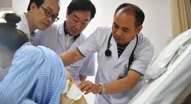 女子因拒绝已婚男表白 遭报复被刺66刀