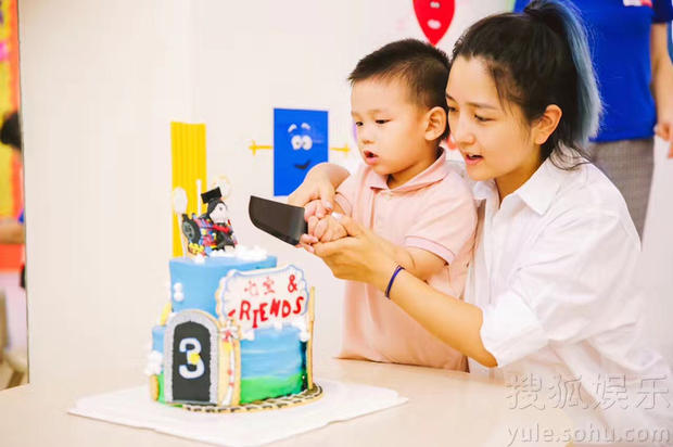 何洁谈婚姻泪崩：我不会再结婚了(图1)
