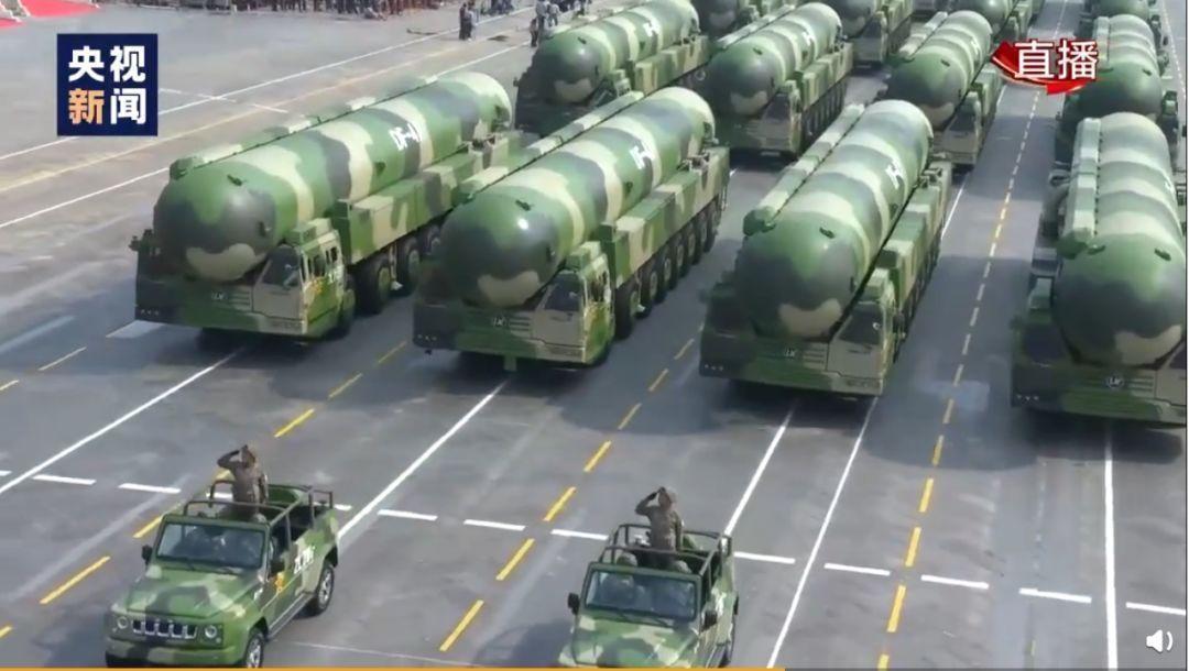 美媒全程直播中国阅兵，东风-41彻底将外媒震撼:这个星球上最强大的导弹