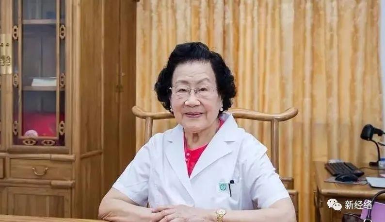 一个动作即可长寿,98岁女中医每天都做