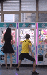 搞笑gif图:越是脸皮厚越招人喜欢,你们说对吗?