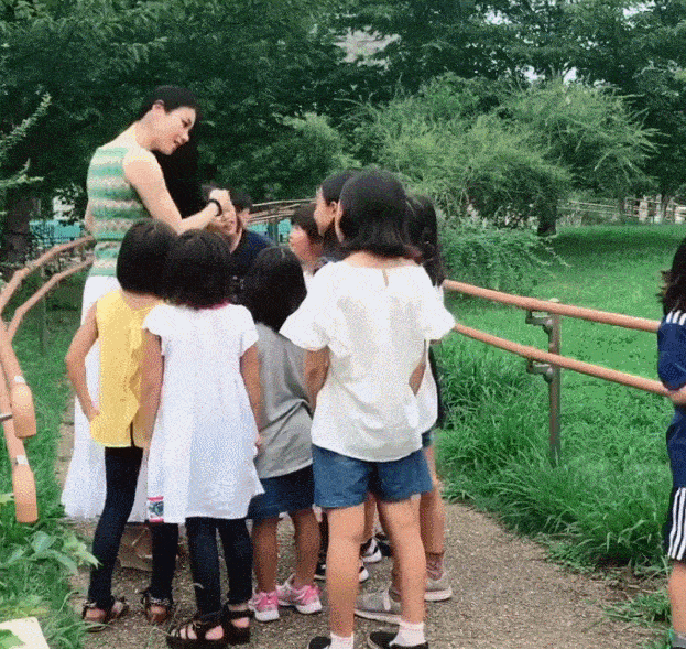 钢管舞女郎15年不剪发,头发长1米7,被骂