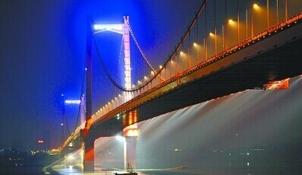 武汉鹦鹉洲长江大桥通车:禁货车通行 对私家车