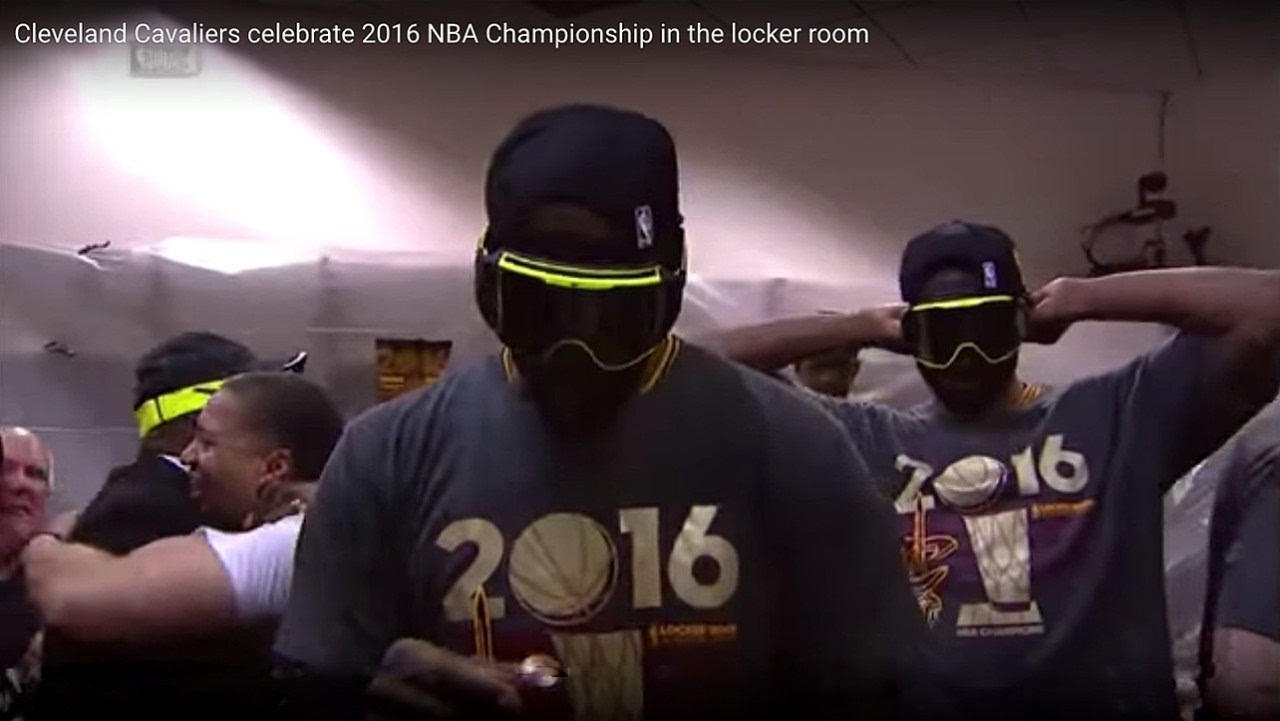 NBA冠军喷洒的香槟,逼格有高低 - 3023.com
