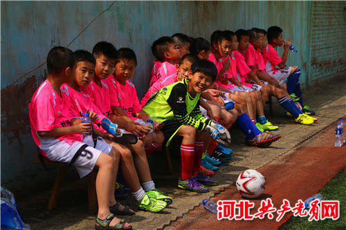 2016年河北省足球青训营开幕 十余地市230余