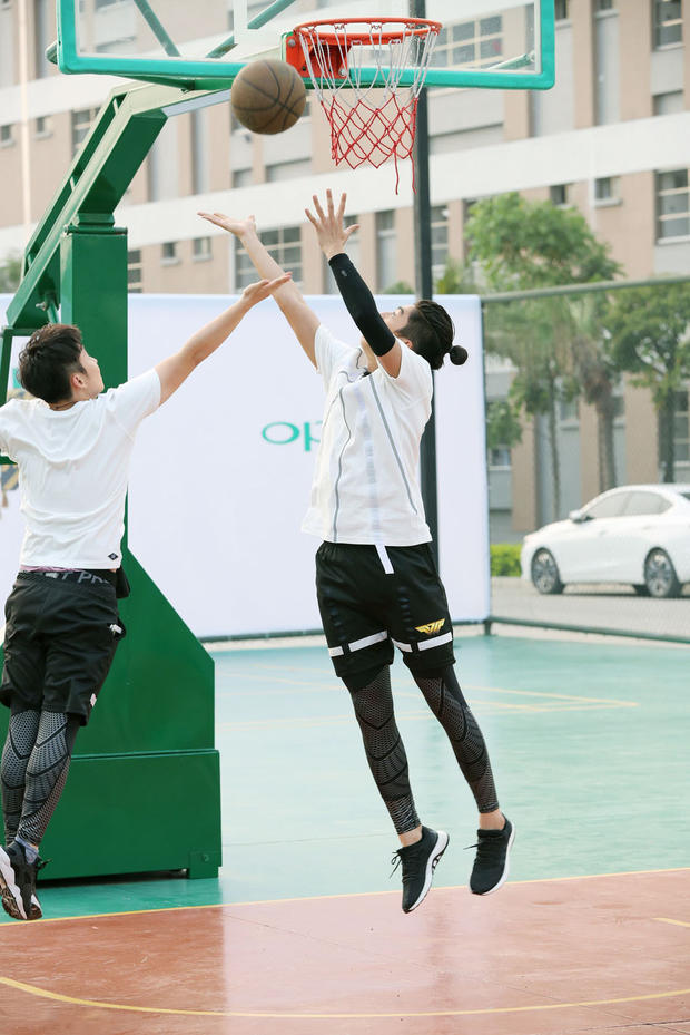 王俊凯刘昊然帅气大爆发 篮球大战一较高下(图5)