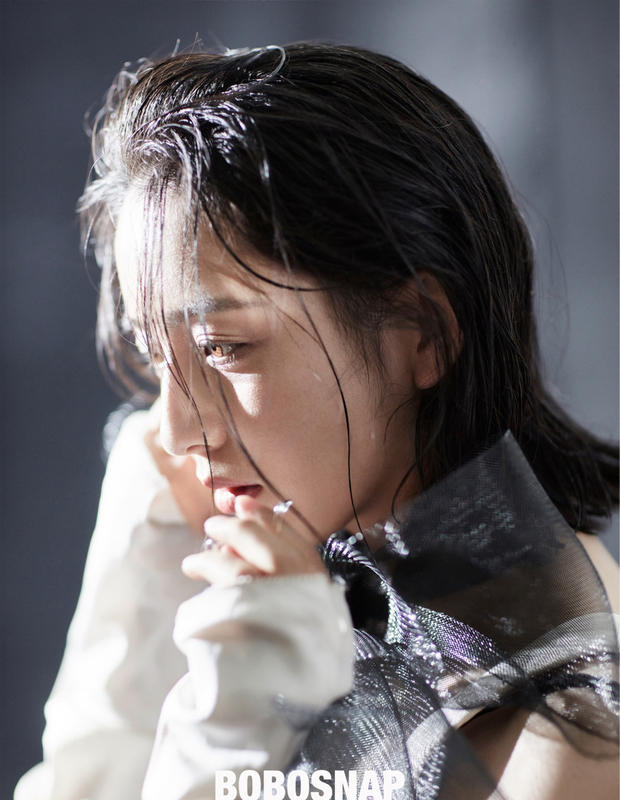 佟丽娅写真大片曝光 薄纱裙装勾勒线条显朦胧神秘(图4)