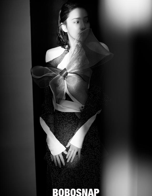 佟丽娅写真大片曝光 薄纱裙装勾勒线条显朦胧神秘(图6)