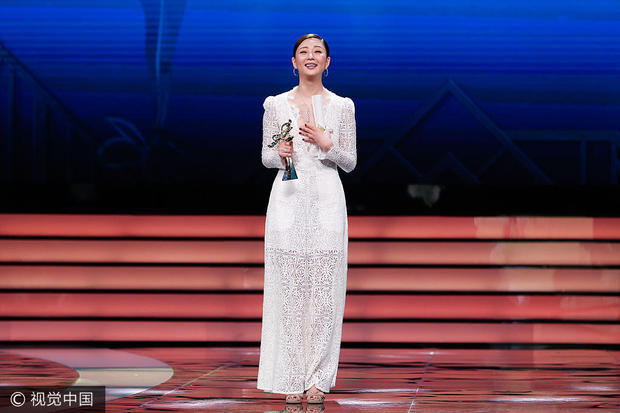 殷桃含泪领最佳女主角 关晓彤获奖瞬间表情亮了(图5)