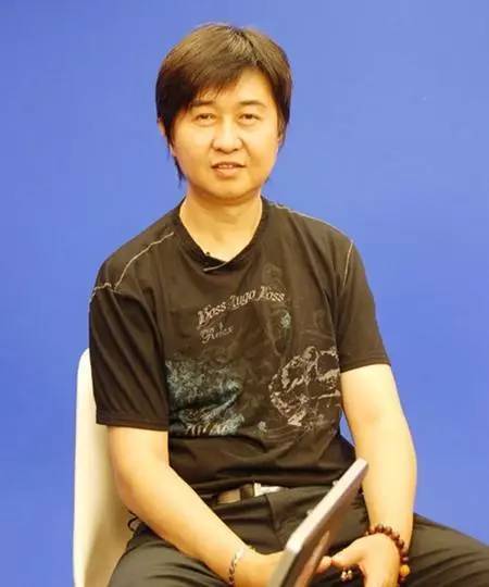 51岁付笛声近照:一首歌走红20年,今沦落到饭店走穴不