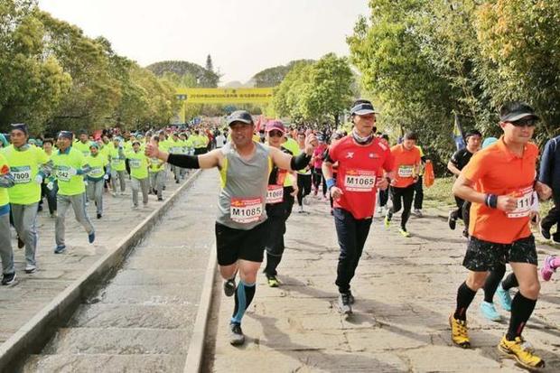 2018年中国山地马拉松系列赛河南驻马店嵖岈山首站开跑