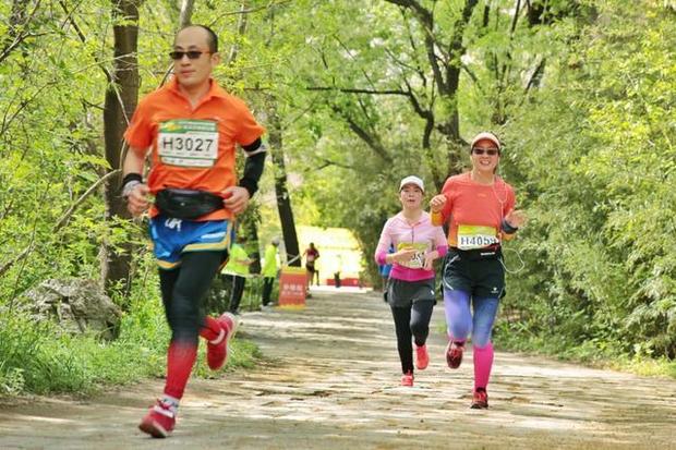 2018年中国山地马拉松系列赛河南驻马店嵖岈山首站开跑
