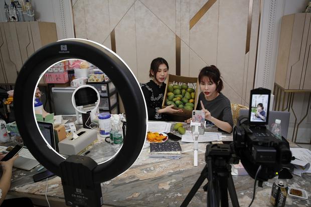 疫情期间网络直播带货井喷式发展,女主播收入可观