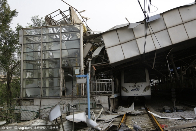 【爆炸外围加油站】2015年11月17日,天津港事故爆炸现场最外围一处的