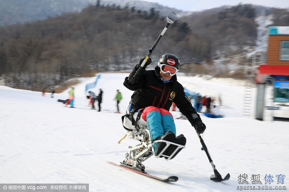 高位截瘫滑雪者雪道飞驰梦想参加残奥