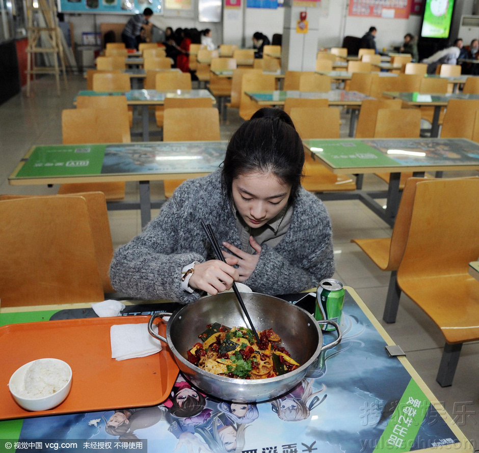 伙食可还行?"小郭襄"北影食堂吃香锅