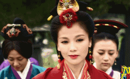 默默的看了下旁边侍女的表情