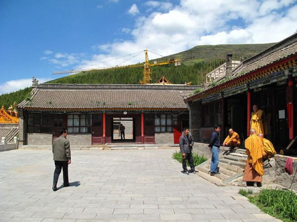 徒步穿越五台山:吉祥寺里降吉祥(f)