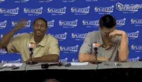 而且可以拿来回应任何话不用加任何文字,就能有很好的笑果这张表情的