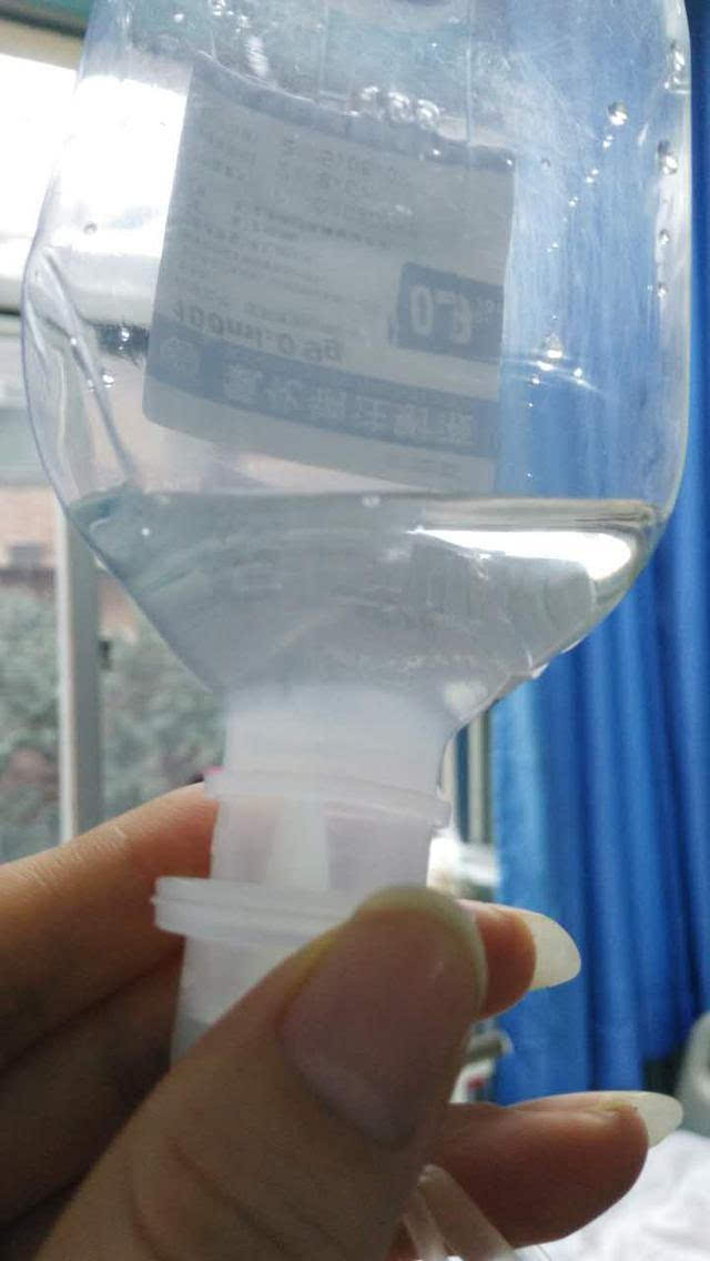 患者输液吊瓶内惊现异物 三原县医院含糊解释