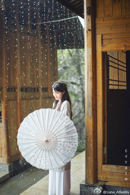 古典中国风的唯美典雅女生雨天摄影图片赞到不行诶