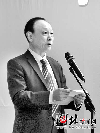 晶龙集团董事长_帅特龙集团董事长照片