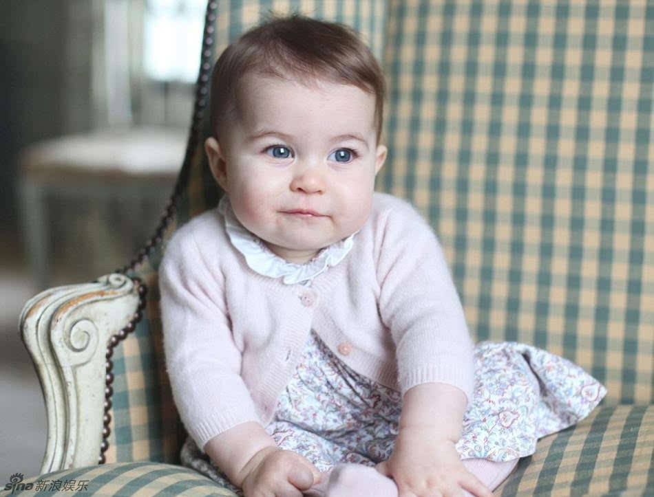 英国皇室小公主照曝光 蓝眼睛圆脸蛋呆萌可爱