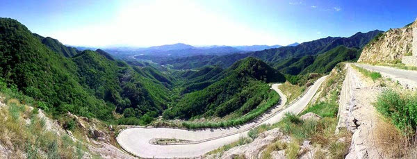 的十八盘山路,我们便来到了素有"太行翡翠"之称的蝎子沟国家森林公园