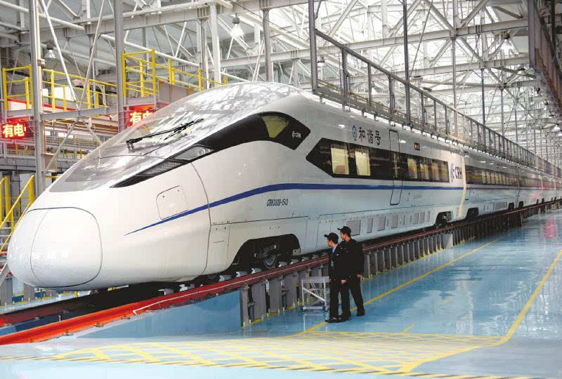 12月3日,crh380d成都首现真身,最快动车担纲成渝高铁.