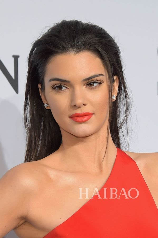 肯达尔·詹娜 (kendall jenner)   要说今年最火的超模是谁