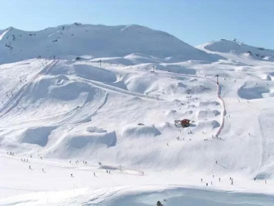 谈球吧体育白色世界放纵内心的狂野 体验纯净心情的滑雪胜地(图6)