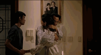 于是他们接了一个  史上最牛逼的吻.