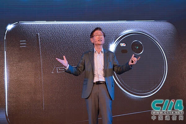 华硕鹰眼手机ZenFone Zoom售价2799元起 3倍