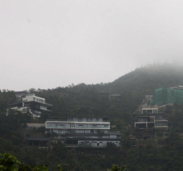 深圳大梅沙天麓别墅区 部分业主破坏山体疯狂乱改建