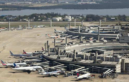 其它 正文  港媒称,巴西里约热内卢国际机场的工作人员,明知一些中国