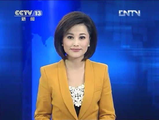中国媒体节目中,第1分35秒开始,女主持人和佳口误了:"大家知道