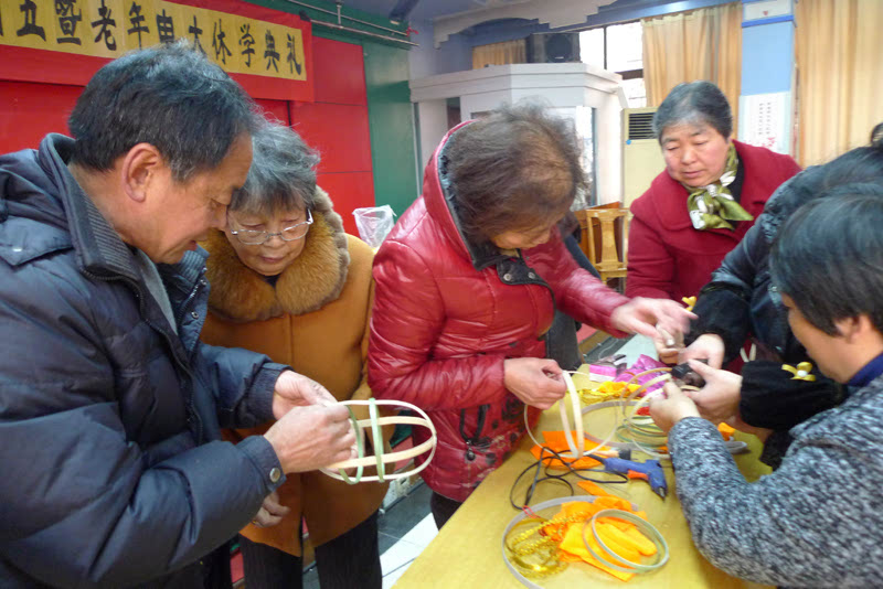 宁波非物质文化遗产彩灯扎制民间剪纸为猴