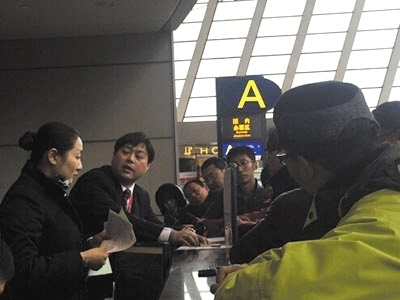 东航疑超售机票致40多人滞留机场 回应称临时