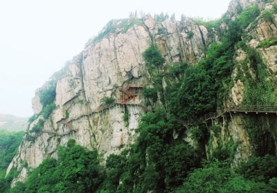 七峰山悬空栈道