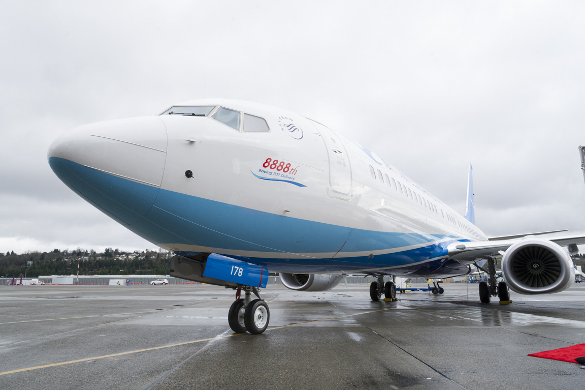 厦航迎来波音公司的第8888架737飞机 机身喷4个8”标识