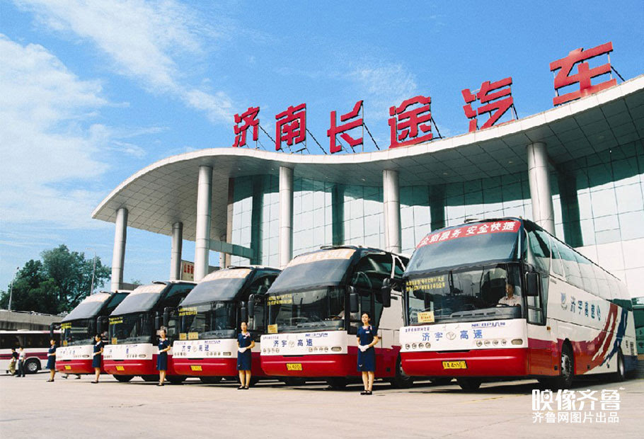 1999年长途客运开始有了小巴士客车.图片来源:济南长途汽车总站