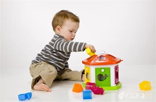 3个月的宝宝怎么教 适合3个月婴儿的早教游戏