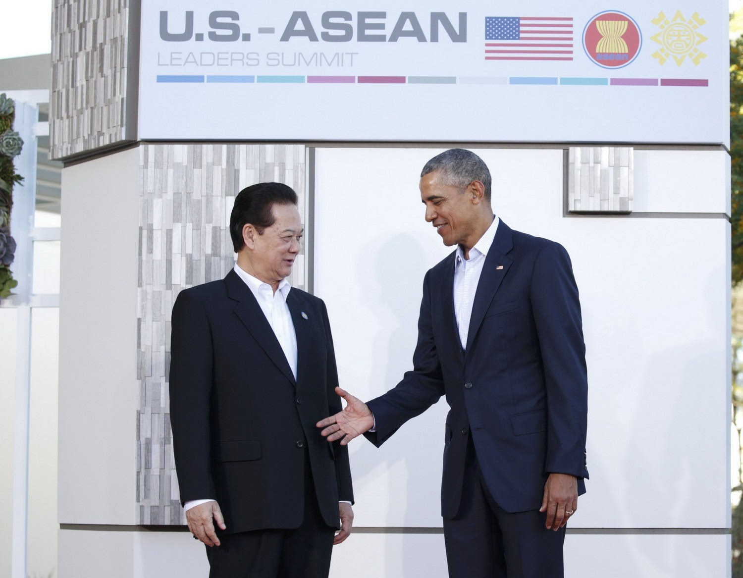 越南总理阮晋勇呼吁美国在南海对中国更强势