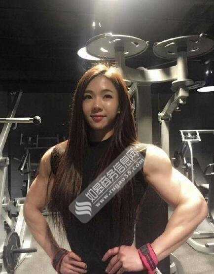 韩国反差萌金刚芭比走红 萝莉脸魔鬼肌肉女拥有八块腹肌