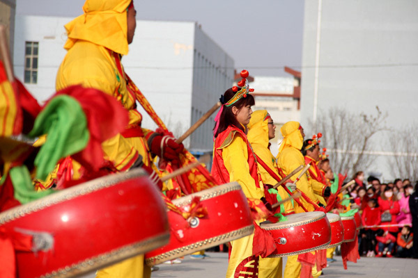 欢乐的舞蹈跳起来 民和县举办春节社火汇演活动