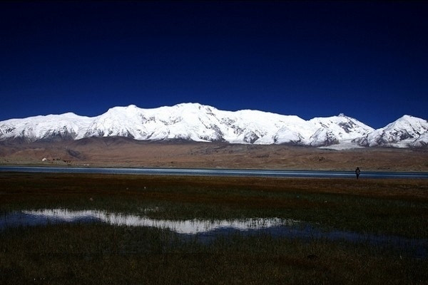 中华名山大川之著名的冰湖雪山