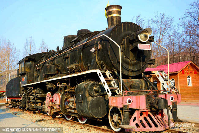济南现老式蒸汽火车 仿佛穿越到上世纪70年代