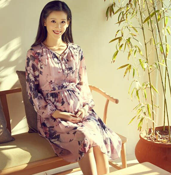 章泽天拍摄孕妇照登上《孕妈咪》3月刊封面 被赞"美呆了"