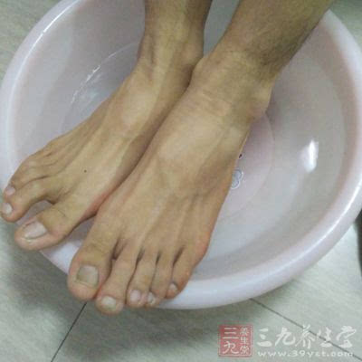 脚趾甲变厚怎么治疗 有效缓解脚趾甲变厚