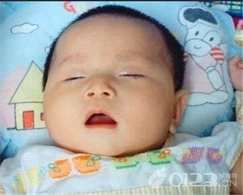 孩子睡觉打呼不是睡得香 宝宝打呼噜小心